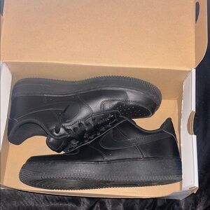 Black Nike air forces